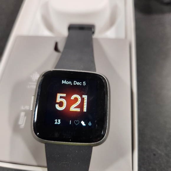 FITBIT VERSA LITE EDITION - Picture 3 of 14